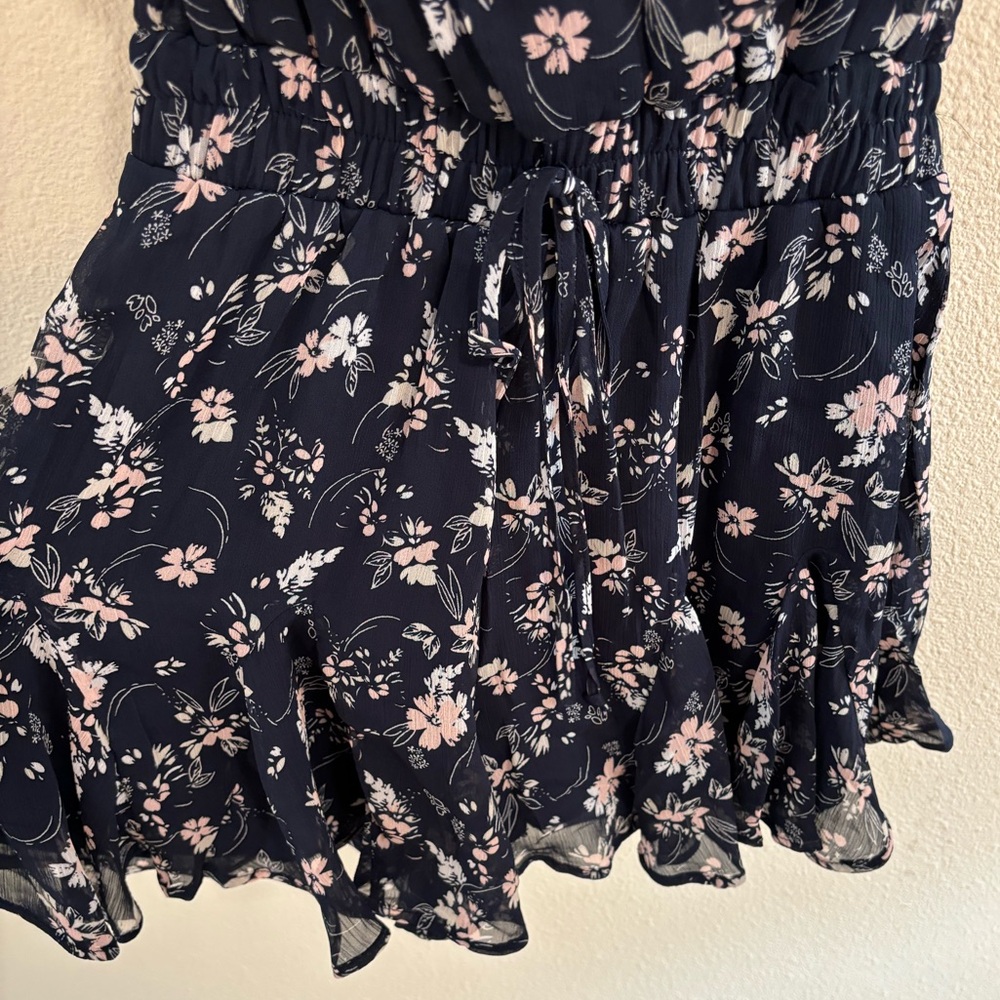 Francesca’s Tracy flutter sleeve navy floral romper - Picture 8 of 16